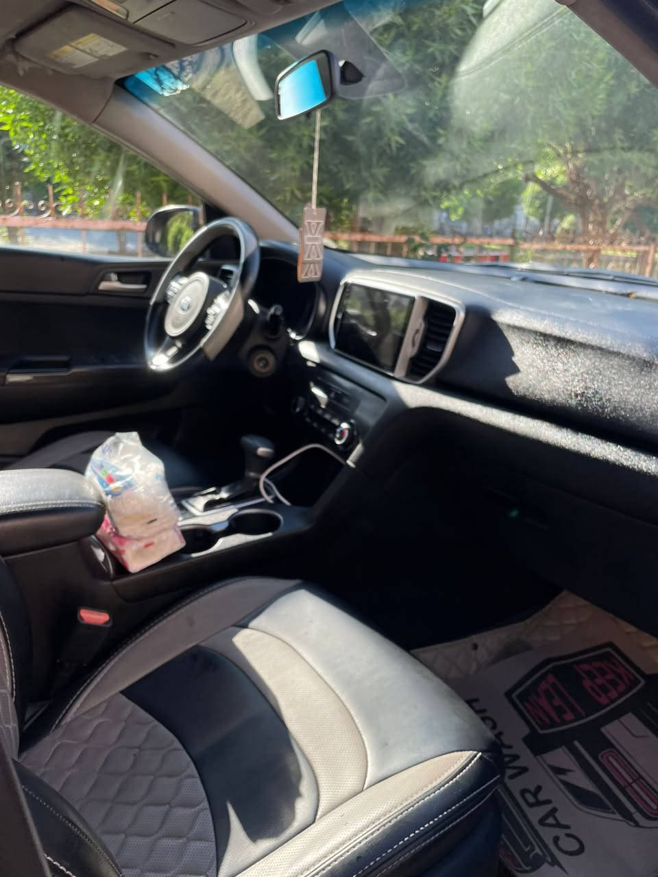 السلام عليكم
كيا سبورتج للبيع موديل ٢٠١٨ وارد امريكي نص فول دفع رباعي 
السياره ماشيه ١٠٣ الف 
السياره بامريكا حادثها بنيد بدون دواخل هنا صارت بيها طخطخات ونصبغن ابيعها احزام لان ماعندي
 سونار الها السياره حلوه ومسويلها ادامه كامله رايدها ب١٣٧
للستفسار ***********
