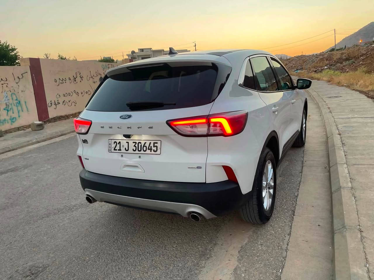 🚘 Ford Escape SE 2020
✨ لە دەستی دوو – زۆر پاک و خاوێن

✅ بۆیاخی نییە (Original Paint)
✅ گیربۆکس و مەکینە هەرگیز نەکراونەتەوە، هەمووی فابریکەن
✅ سەنەوی نوێ
✅ ژمارەی سلێمانی
✅ ئامادەی هەر پشکنین و تاقیکردنەوەیە

مواسفات:
🔹 Smart Key (بەسمە)
🔹 Push Start
🔹 شاشەی تاچ
🔹 Apple CarPlay & Android Auto
🔹 کامێرای دواوە
🔹 Cruise Control
🔹 سنسووری دواوە
🔹 لایتی LED
🔹 A/C

🔹 دەرگای دواکەوتوو (Power Tailgate)

📍 شوێن: سلێمانی

📞 پەیوەندی:
What is up☎️ *********** (ئاسیا)
☎️ *********** (کۆرەک)

📩 بۆ زانیاری زیاتر یان سەیرکردنی سەیارە، پەیوەندیمان پێوە بکەن.
