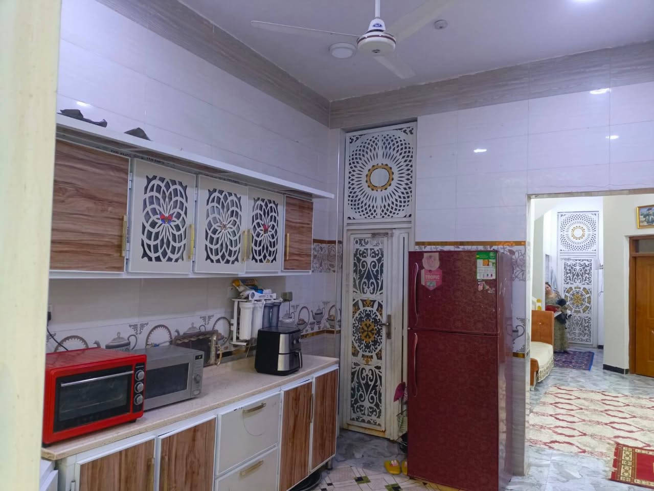 للبيع
بيت طابو صرف طابقين بناء حديث 
 كونكريت  مسلح درجه اولى
المساحة .. 124 واقع حال 130 ركن وجه واحد
داخل فرع عرض ٨م 

يقع في سومر الاولى قرب مستشفى الاسنان

الطابق الاول.. استقبال و صالة وغرفة ومطبخ وصحيات خارية وداخلية ومناور اثنين

الطابق الثاني.. ثلاث غرف وصالة وصحيات 
+ مخزن

موبايل للاستفسار ***********
