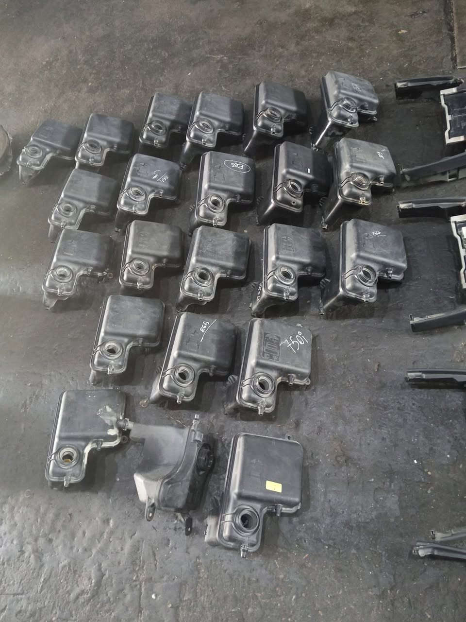 السلام عليكم 
مجموعة غراض باخره حاوية 
اسعار مناسبة جداً 
دعامية امامية 2008    75 الف
دعامية خلفية 2008.   75الف
جاملغات 2008 زوج.    90الف
دركة كاملة.                   25الف
بريش مع العنبار.            60الف
بوكس تبريد كامل مقفل. 150الف
اربع بيبان كاملات باب طويل.  250الف
ماطور جوبلس.               50الف
اسطابكسل امامي كامل مقفل الزوج 150الف
دبة ماء.                          25الف
قاعدة فرس امامي.           10 آلاف
فرس امامي.                      10الاف
تجوه خلفيه.                     10الاف
مبخرة تانكي كاملة.            15الف
قبق جنطة. 2008.             50الف
بك لايتات 2008.               60الف
ايرفلو 750.                        50الف
ايرفلو 740.                      25الف
ايرفلو 745.                       75الف
ايرفلو N52.                   ..
75الف
سلايت كامل مع الماطور.      75الف
العنوان الحله الحي الصناعي شارع العام شركة المركزي علي يوسف 
***********
