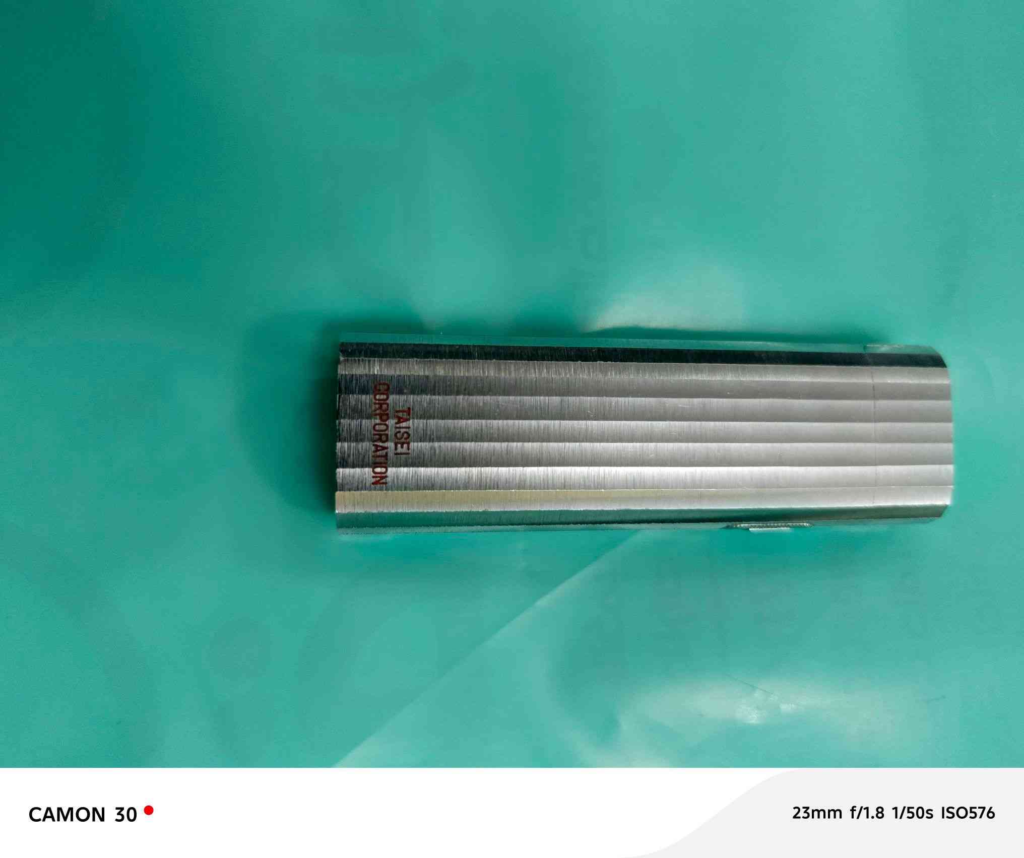 🔥 ولاعة فاخرة يابانية أصلية – Maruman IC-503 🔥
قطعة نادرة لهواة المقتنيات الكلاسيكية
ولاعة غاز أنيقة من ماركة Maruman اليابانية الأصلية، طراز IC-503 إنتاج الثمانينيات، تعمل بالغاز والإشعال الكهربائي بالبطارية – تصميم راقٍ يجمع بين الأصالة والتقنية.
📦 المواصفات:
الموديل: Maruman IC-503
بلد المنشأ: اليابان 
تعمل بالغاز القابل لإعادة التعبئة + نظام إشعال كهربائي
خامة معدنية فاخرة مقاومة للصدأ
لون فضي/نيكل لامع (حسب النسخة)
الحجم مناسب للجيب
تأتي بالعلبة الأصلية وورقة الضمان
حالة الولاعة: جديدة – غير مستخدمة
 مميزة لهواة التحف القديمة والولاّعات النادرة
قطعة تجمع بين الجمال والقيمة التاريخية، مثالية للعرض أو الإهداء.
💰 السعر:  ✳️ ‎‎175 الف
📞 للتواصل: خاص


**إذا كنت صاحب هذا الإعلان وتريد حذفه لأي سبب، رجاءا أرسل رسالة إلى الدعم الفني**