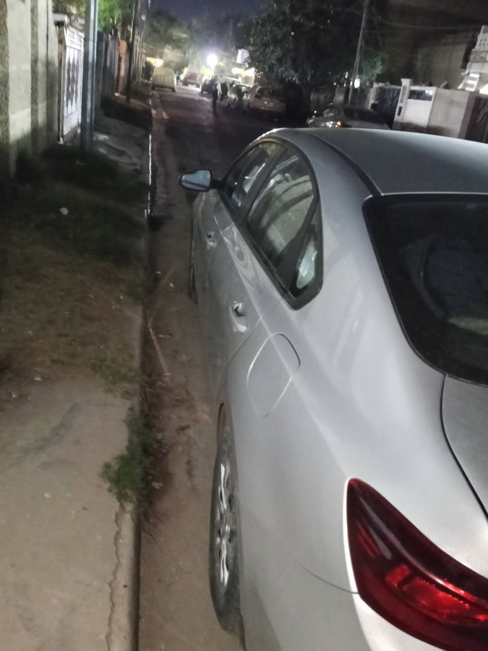 سيراتو للبيع وارد خليجي ماشيه 19الف سياره بيهه بارد قليل مكفوله من صبغ سعر 165بيهه مجال رقم ***********
