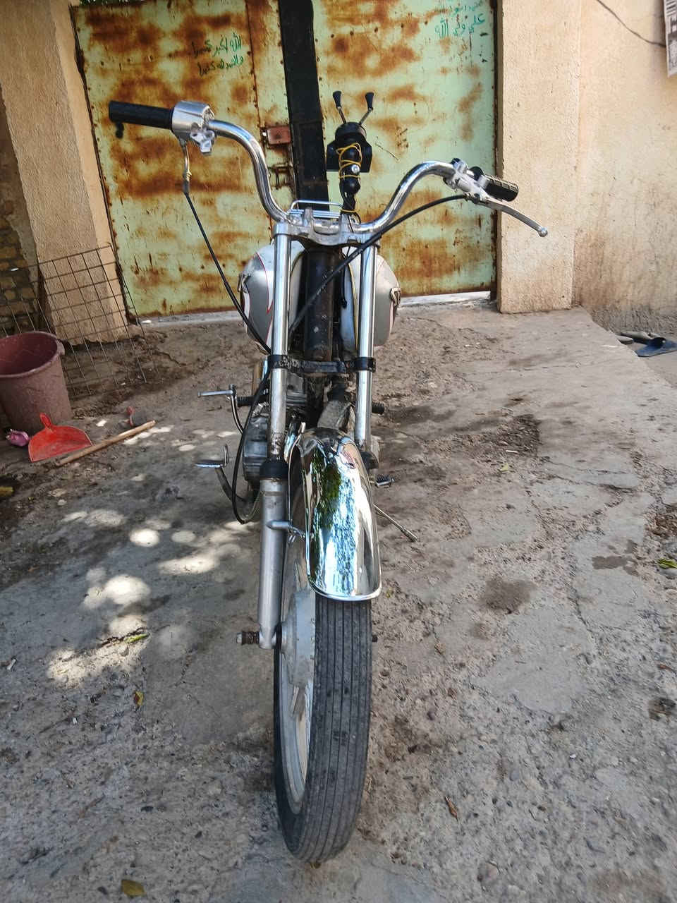 سلام عليكم دراجة للبيع السعر ٢٠٠وبيها مجال قليل عنوان ديالى بعقوبة ***********
