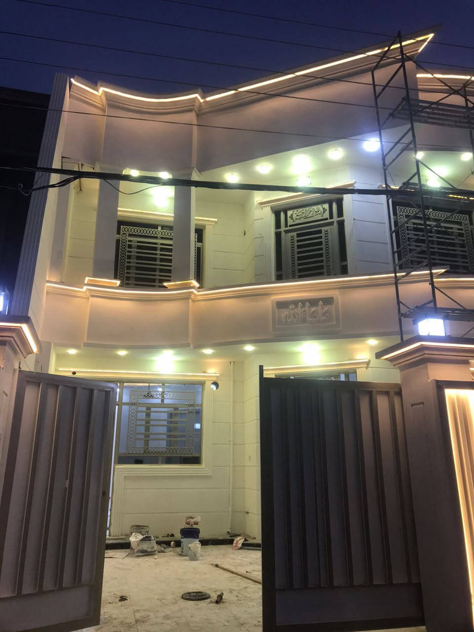 السلام عليكم متوفر صباغ بيوت وشبابيك وفوم الي يحب تفاصيل اكثر هذا رقمه +964 770 793 6227
