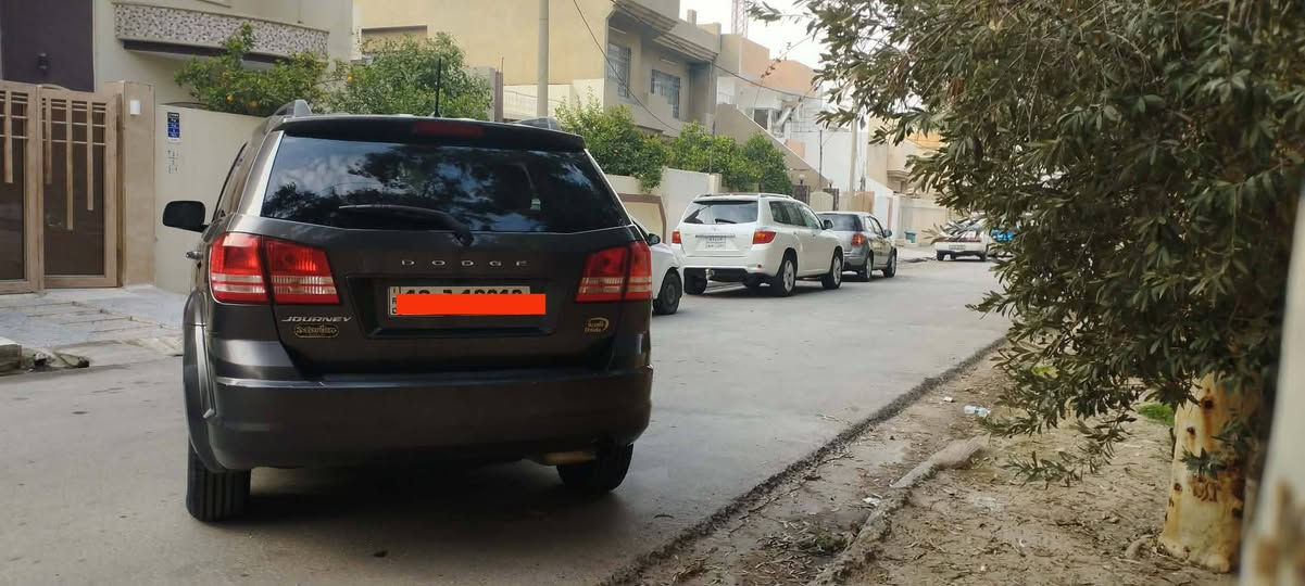 السلام عليكم
دوج جورني 
موديل 2019
رقم نينوى جديد 
سيارة بأسمي و سنوية جديدة 
محرك اربع سلندر 2400
ضررها جاملخ الامامي اليسار و الدعامية الأمامية 
سيارة ماشية 37 ألف ميل 
تبريد قطعة واحدة 
طخم تاير جديد 
بصمة 
كاميرة خلفية اصلية 
تحكمات ستيرن 
داخلها جديد 
دخول ذكي 
للاستفسار الاتصال على
***********
