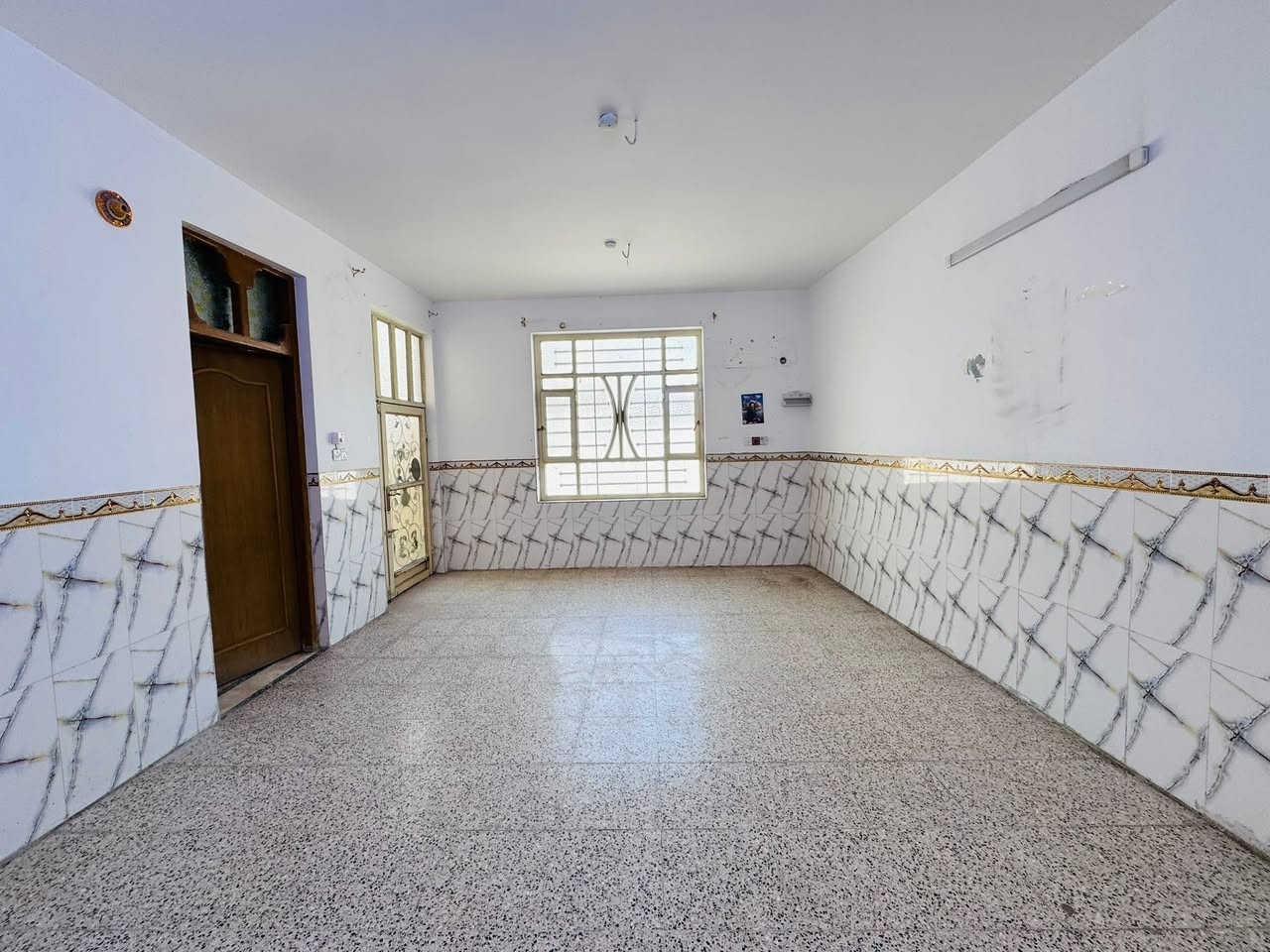 #دار_للبيــــــــــــــع🏠

الموقع:  حي الزهراء- الخدمي- شارع مول بغداد 

_______________________
المساحــــــة/ 120م #طابو_زراعي_سند25
ويحتوي على اقرار محكمه
_______________________
      🏠[ تفــاصيـل الــــدار  ]🏠

الدار فارغ تسليم مباشر الى المشتري
 و نظيف جداً

#الطابــــــــــق_الأرضـــــــــــــي🔹

غـــرفة نـــوم وصاله وكليدور ومطبخ ومجمع صحيات وطارمه

________________________
للاستفسار على باقي  التفاصيل 
لطفاً الرجاء الاتصـــال او مرآسلتنا على الواتساب ⤵️
🔻🔻
سيد رائد    
📞0️⃣7️⃣8️⃣3️⃣1️⃣1️⃣7️⃣1️⃣7️⃣4️⃣1️⃣
سيد حسين
📞0️⃣7️⃣8️⃣7️⃣2️⃣5️⃣7️⃣4️⃣7️⃣3️⃣3️⃣

              او وآتســــــاب📲

المكـــــتب ☎️ 
***********
***********
‎‏‎     🧱#مكتب_عقارات_سيد_رائد🧱

               🏗️ #مــوقع_المكتب🏗️
📍{بابل/الحله شارع نادر الرئيسي مقابل  شارع الطب العدلي بالقرب من اسواق الجمل }

_______________________
#تنوية / لمن يرغب عرض عقاره فـــي صفحتنا يرجى الاتصال بنا 
_______________________
أنتبــه🔻🔻
‎🔳#الصفحه_الرسميه_للمكتب_فقط✅

#عقارات_الحله  
 #بيع_وشراء     
#عقارات #بغدادالعراق #الحله         #مشاهيرفيسبوك
 #مكتب_عقارات_سيد_رائد 
#الاول  #في_بابل
