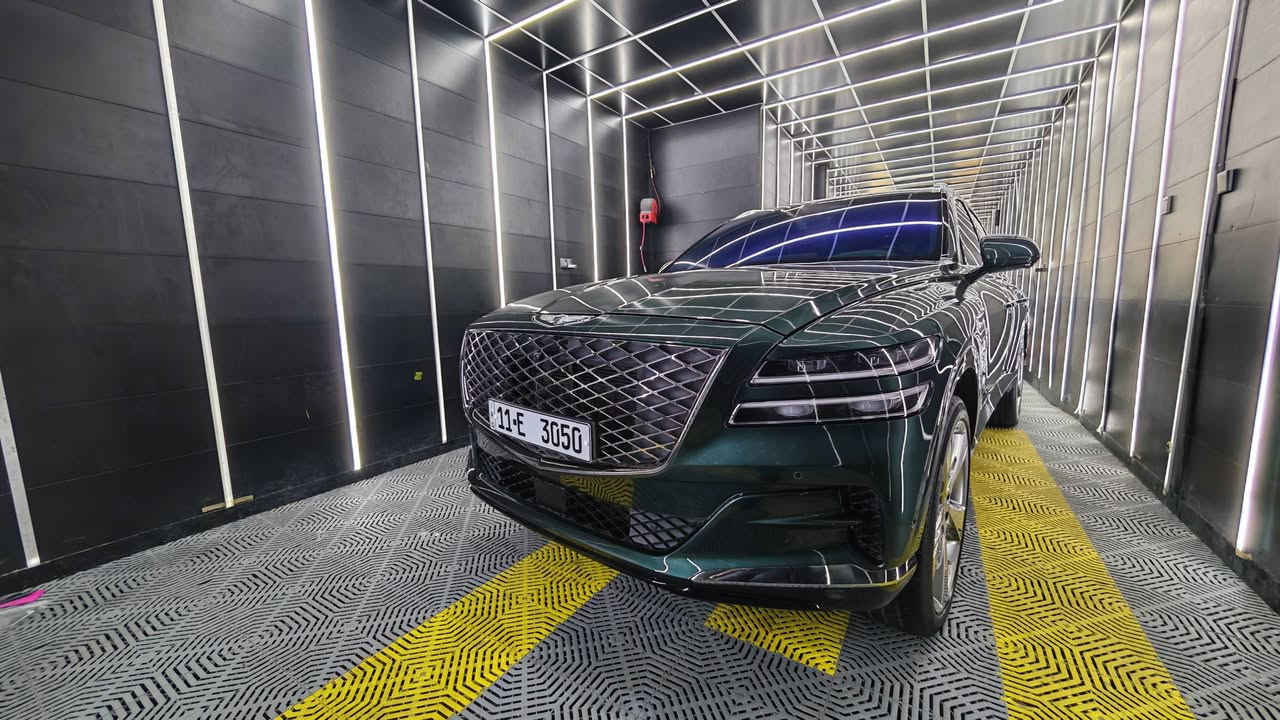 السلام عليكم 
GV80 للبيع 
موديل 2023 
ماشية 36000 كيلو متر
استيرادي من امريكا 
حادث جاملوغ يسار ودعامية امامية مبدلات نفس اللون بدون صبغ 
اريباكات الستيرن والكشن والبردة 
تدفئة تبريد بالكشنات كلهن 
مساج كشن السائق 
محرك 6 سلندر 3500 توين توربو 
بصمتين
تحريك السيارة بالبصمة
سقف بانوراما 
تشغيل عن بعد 
رادار ونقطة عمياء 
وكثير بعد من المواصفات 
السيارة 5 راكب 
كاملة من اي نقص 
مغلفة بافلام حماية PPF 
عليها رقم بغداد مميز من 4 ارقام  (3050)
زجاج مضلل بالسنوية لسنة 2029 

للبيع فقط 
مع الرقم 
السعر 47000 دولار وبي اشوية مجال 
الاتصال 
***********

0782 664 4482
