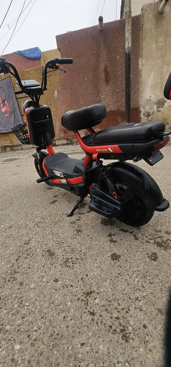 السلام عليكم  دراجة شحن الريان نضافة 100/80 كاملة ملحقات بسعر 300 وبيها مجال العنوان النصر شارع المستوصف رقم الهاتف ***********
