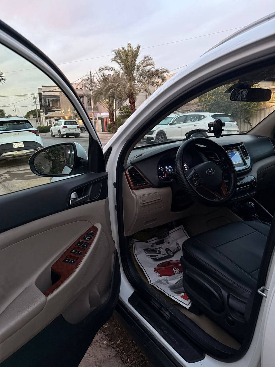 توسان.. موديل 2018 خليجي

لون ابيض مكفولة من الحادث والتبديل والصبغ
بيها فقط رصعات قليلة وتكحيل وشوية واكع صبغ
رقم بغداد  الجديد
بأسمي والسنوية لحد ٢٩ 
 
  محرك ٢٠٠٠ دوش 

مواصفات :
-كشن كهرباء
-مري شفط
-تحكم ستيرن 
-شاشه تحكم 
-حساسات
-تبريد قطعتين
-كشنات جلد اسود والداخل صاح
-ثلاث انظمة قيادة (ايكو سبورت نورمال) 
-كاميرا خلفية
ماشية 105 الف حقيقي

مكانها بغداد البلديات 
السعر ١٨٣  
للأتصال: ***********
