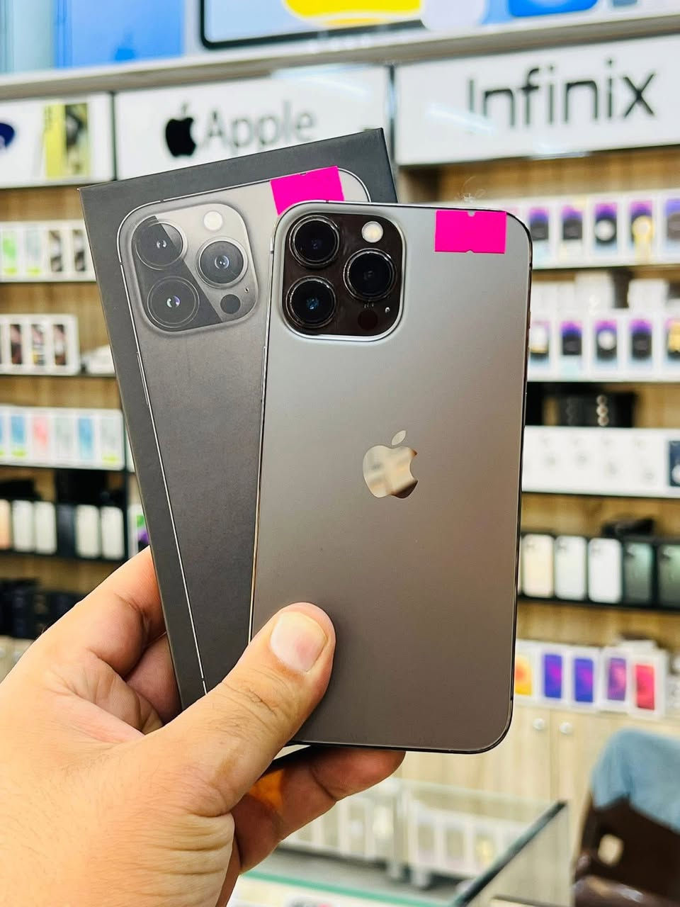ايفون 13 برو ماكس ذاكره 256 بطاريه 85 بلاديه جهاز جدا نضيف غير داخل صيانه مكفول من كلشي السعر 680 الف اي استفسار الاتصال ع الرقم او مراسله الصفحه ***********
