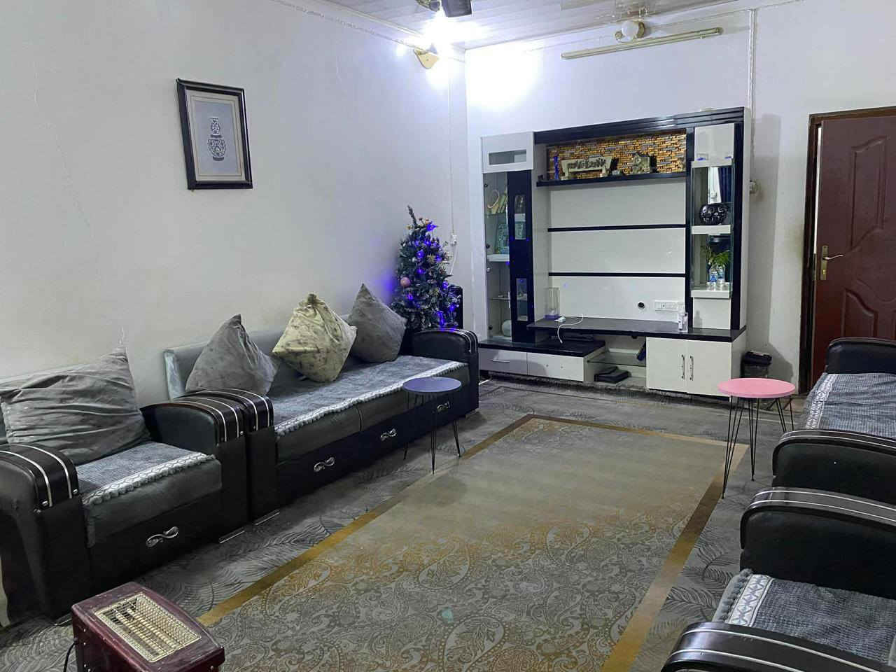 بيت للبيع منطقه الضباط خلف مول الطاهر مساحه ٢٦٨ متر واجه ١١ الاستفسار ***********
