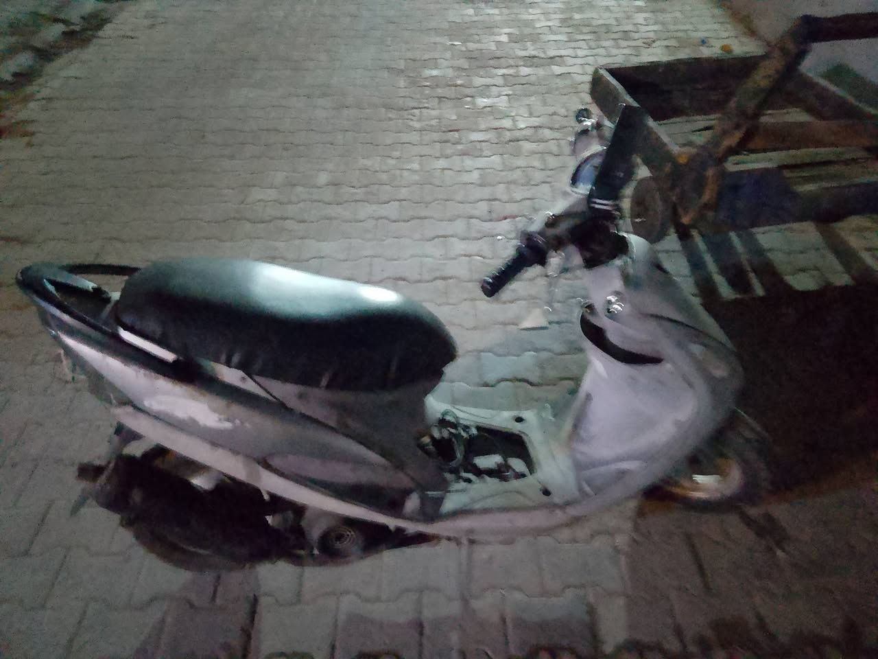 السلام عليكم عيني اخوان دراجه منغولي كامله  او شغاله او تجفيت جديد الدراجه مكينة تخبل بوشه ٥٥ صالنصه اف ام كلجات بلادي كهربائيات شغاله عيبهه بس كصه او قبق مال بانزين او سلف فقط او سعرهه ٣٠٠ او بيهه مجال بسيط حك الجيه مكان بغداد


**إذا كنت صاحب هذا الإعلان وتريد حذفه لأي سبب، رجاءا أرسل رسالة إلى الدعم الفني**