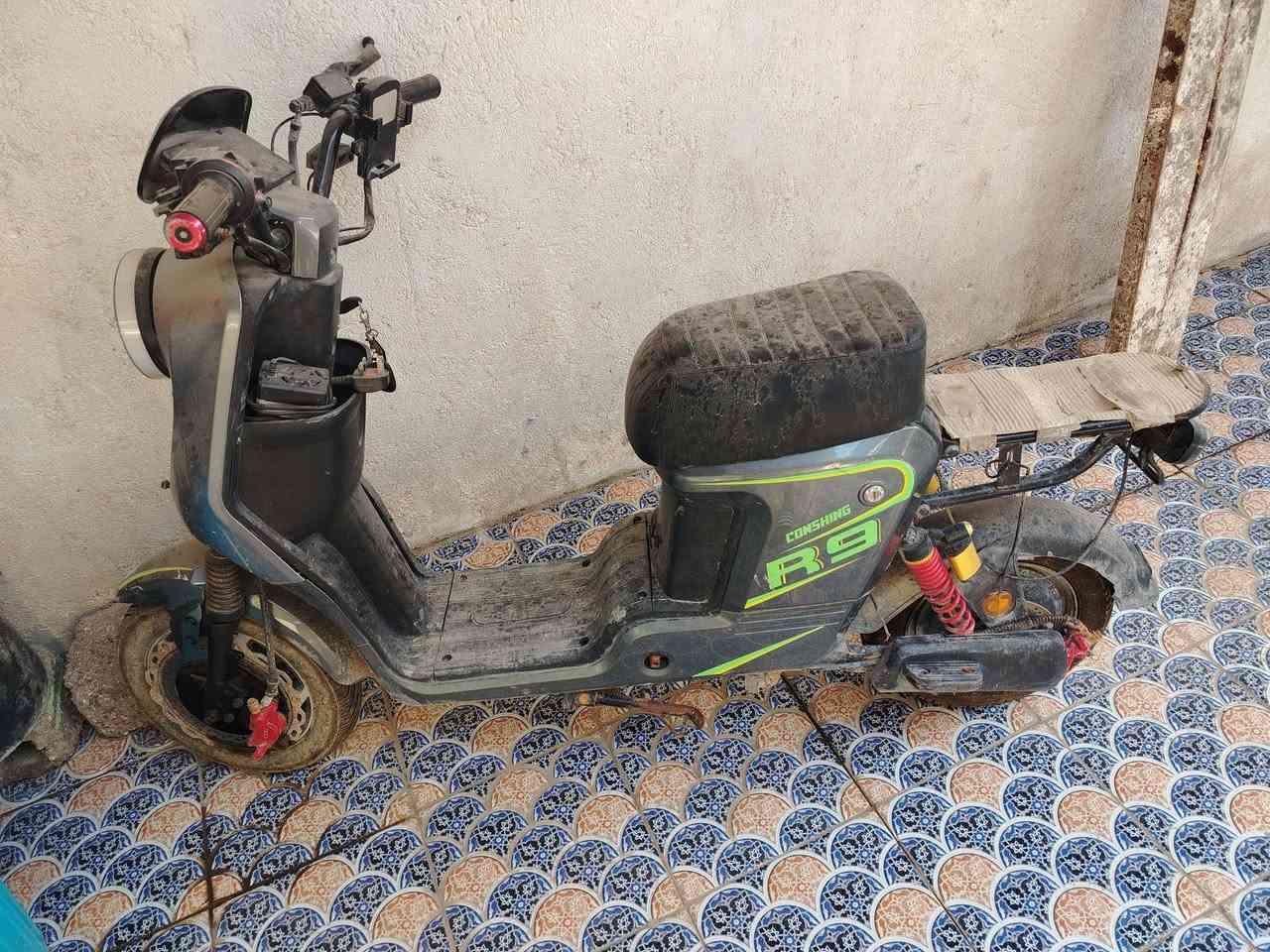 السلام عليكم من رخصت الادمن مثل ما موضح بلصوره دراجه شحن للبيع R9 عطلانه باتريين نقصه وتشتغل مثل ما موضح بلصوره او الفيديو رقمي *********** او خاص مكاني الجزيره اليوبه🩷
