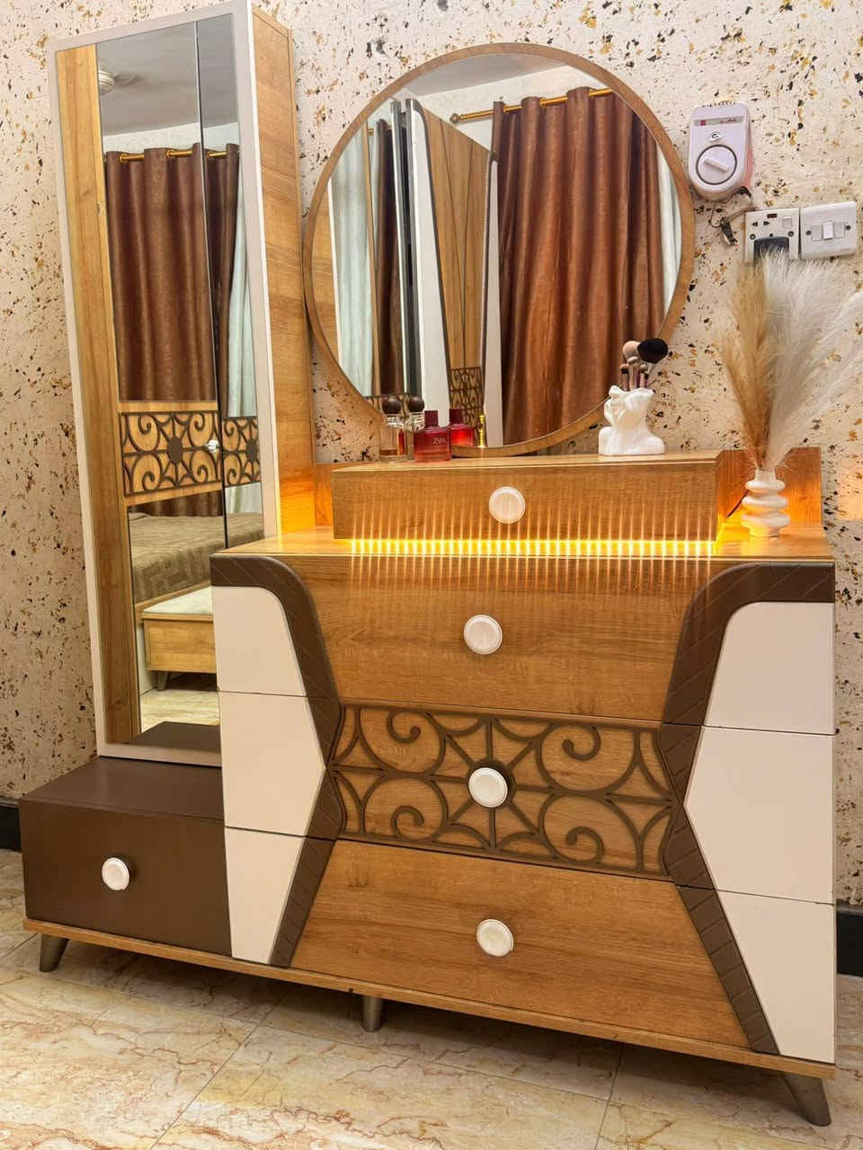 غرفه تركيه 8 قطع اناره شغاله سرير مخزن ملحق اضافي وياها دوشك. اي استفسار خاص


**إذا كنت صاحب هذا الإعلان وتريد حذفه لأي سبب، رجاءا أرسل رسالة إلى الدعم الفني**
