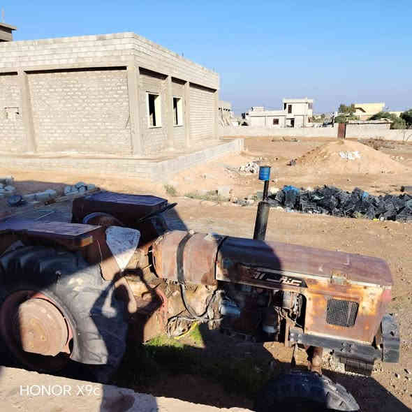 السلام عليكم يوجد تركتر عنتر ٧١ كامل شقال نكره سلف هودر ليك شقال محررك شرط لاصرف ولانفخ السعر خاص *********** ناحية الشوره موديل 81
