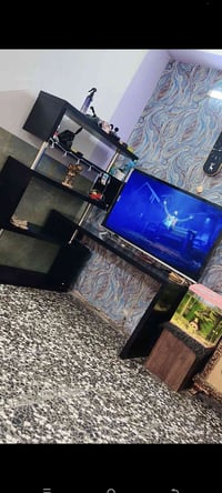 ميز بلازما • مكتبة • حوض سمك