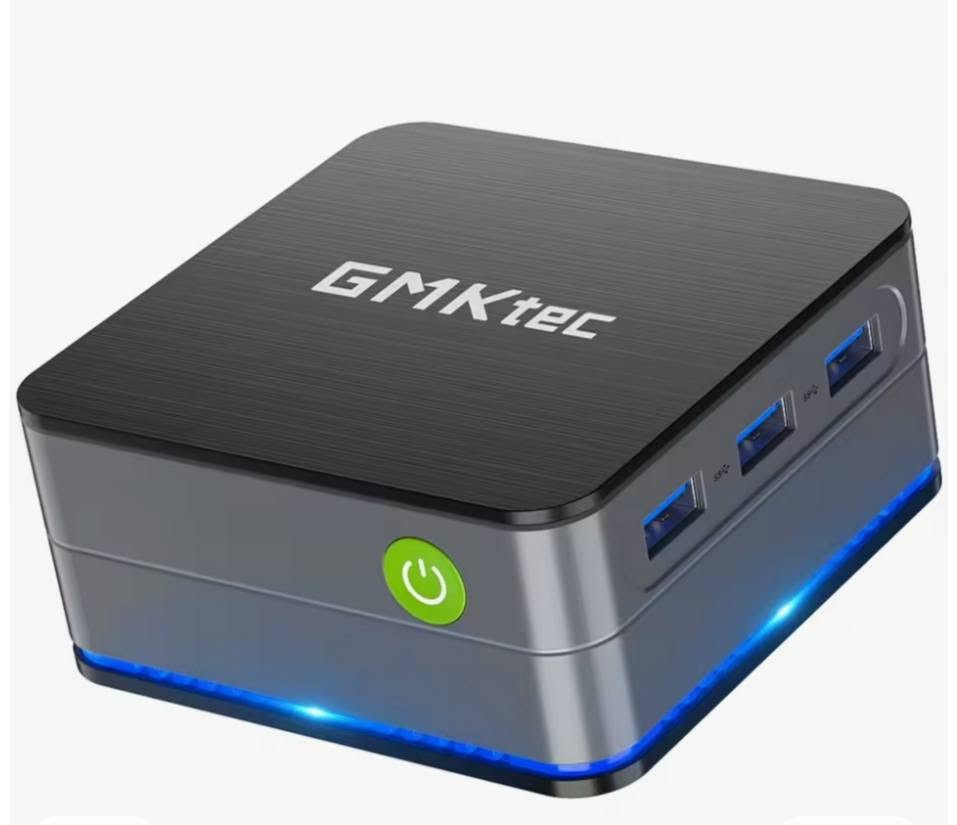 ميني PC بمواصفات قويه جدا  NucBox G2.
  المواصفات  
المعالج (CPU): يأتي بمعالج Intel Alder Lake N100 (الجيل 12، يحتوي على 4 أنوية و 4 مسارات، بتردد يصل إلى 3.40 جيجاهرتز).    .
الذاكرة العشوائية (RAM): بحجم 12 جيجابايت من نوع LPDDR5 بسرعة 4800 ميجاهرتز (  ).
التخزين (Storage): يأتي بمساحة 512 جيجابايت من نوع M.2 SATA SSD (قابل للترقية حتى 2 تيرا بايت بحجم M.2 2242).
كارت الشاشة (GPU): كارت داخلي مدمج Intel UHD Graphics.
الاتصال اللاسلكي: يدعم Wi-Fi 6 و Bluetooth 5.2.
المنافذ المتاحة بالجهاز:
منفذين HDMI (يدعمان دقة 4K@60Hz).
منفذ DisplayPort 1.4.
3 منافذ USB 3.2.
منفذين إيثرنت مزدوجين (Dual Gigabit LAN).
منفذ طاقة Type-C (بقوة 12V == 3A كما

شاشه حجم 27 من ماركه ام اس اي فول اتش دي معدل
 تحديث 100 هيرتز شاشه العاب 
مع ماوس وكيبورد ومكبر سماعات ستيريو العاب من ام اس اي احترافي
العنوان البصره للاستفسار ***********
