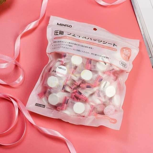 ويتدللون علينا الجميلات 🌸
ماسك الكبسولة المضغوطة😍
هو عبارة عن كبسولة تتخلى بالماء تطلع قناع على شكل الوجه بالضبط   
بعدين أجيب الماسك و نخلي بالتونر الخاص …وهسة صار الماسك مشبع بالتونر ونخلي على الوجه لمدة ١٥ دقيقة  وبعدين نشيله ونخلي مرطب 
ينفع للبشرة الدهنية ؟  أكيد ينفع بس لازم التونر خاص للبشرة الدهنية 
شنو ممكن أستخدم بدل التونر ؟ مي الورد ينفع 
شنو الفائدة من ماسك التونر هذا ؟ 
أولا : الترطيب.  
 ثانيا : يخلي دهون البشرة تطلع برة مثل فكرة نخلط مي وزيت الزيت يصعد فوك 🌸
 ثالثا : يعالج مشاكل البشرة  مثل الحبوب والجفاف 🌸
رابعا : يعيد بناء الجلد بعد فترة من الإستخدام وهيج يخلص البشرة من آثار الحبوب والحفر 🌸
خامسا : يصغر مسام البشرة🌸
سادسا : لازم مواظبة لمدة شهر حتى نحصل على النتيجة🌸
زين الماسك المضغوط يستخدم بس ويه التونر ؟ أكيد لا... تكدرين تستخدمي ويه أي ماسك إنتي حابته مي رز ، جل الصبار أو سيرومات مثل فيتامين سي و هايرونك أسد تخلي كماسك.🌸
الكيس يحتوي على ٥٠ ماسك مضغوط🌸
# الاصلي  💯
يوجد لدينا توصيل الجميع محافظات العراق✔️✔️


**إذا كنت صاحب هذا الإعلان وتريد حذفه لأي سبب، رجاءا أرسل رسالة إلى الدعم الفني**
