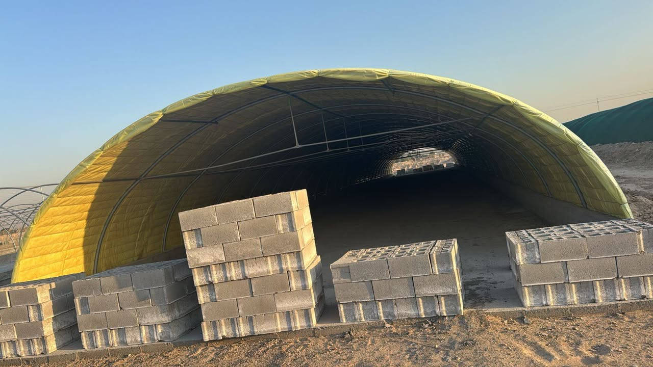 #السلام عليكم اخوان يتوفر بيوت بلاستيكيه للبيع لبناني الصنع جديد مامشتغل حديد ثقيل مغلون مع سيم ونايلون تركي  ضمان 3 سنوات
 #ويتوفر تجهيز حقول دواجن #وتجهيز المشاتل الزراعيه الطول 52 متر والعرض 9 متر للاستفسار ***********/*********** يوجد توصيل الى كافه المحافضات وكادر نصب البيوت الزراعيه وحقول الدواجن 
العنوان بابل محاويل ناحيه الامام الطريق السريع
