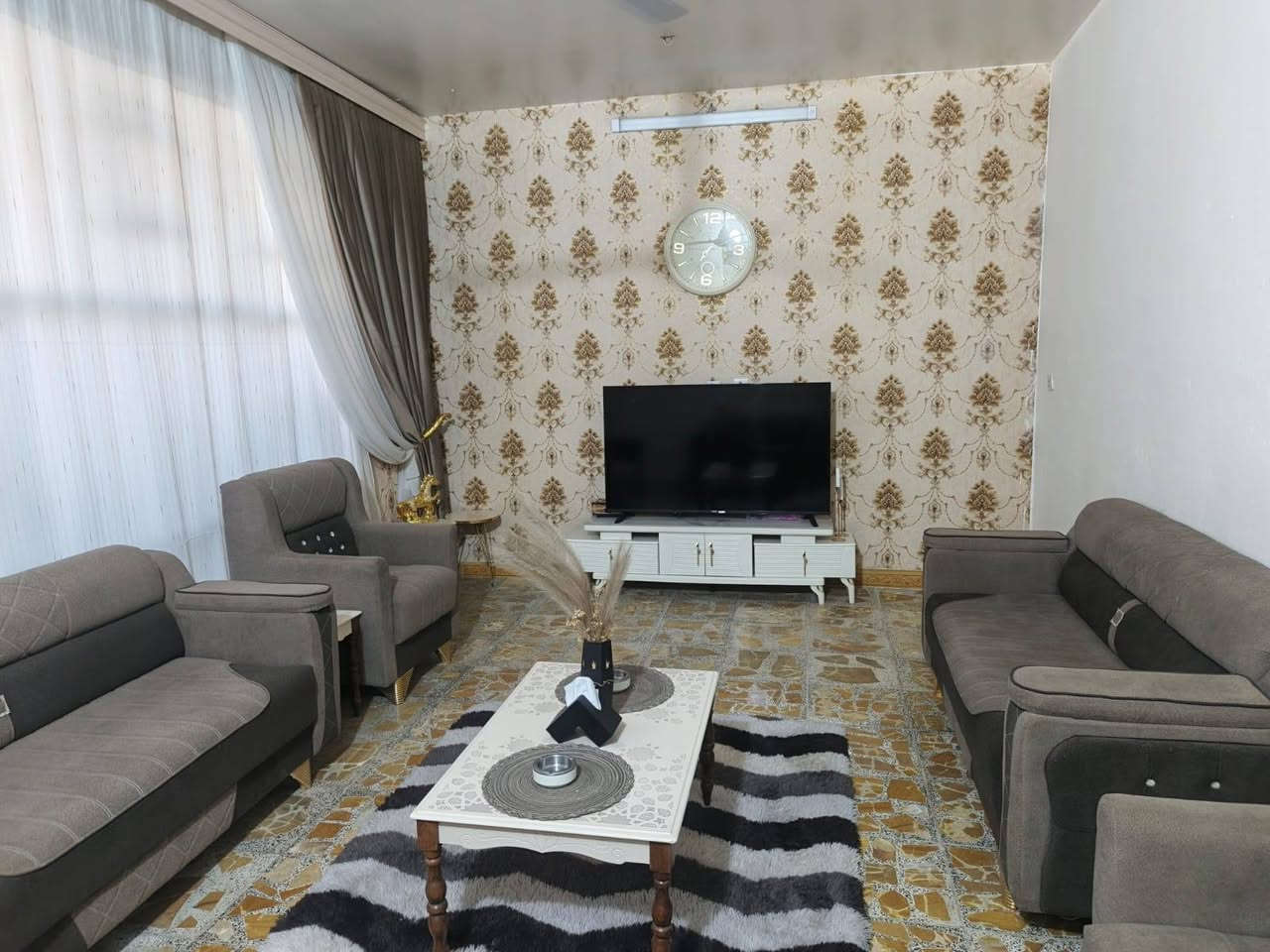 للبيع 
١٠٠ متر مربع
بضهر مطعم جكن اوسلو منطقه الثلاثينات
قاط ونص
تحويل مباشر 
***********
***********
بيع مباشر تحويل 
شوكت متحب تجي شوف البيت 
بيع نقد 
قصط اسف 
مبادره ما اكدر 
السعر اتصل بيك خير ودلل 
واتساب 
اتصال موجود
