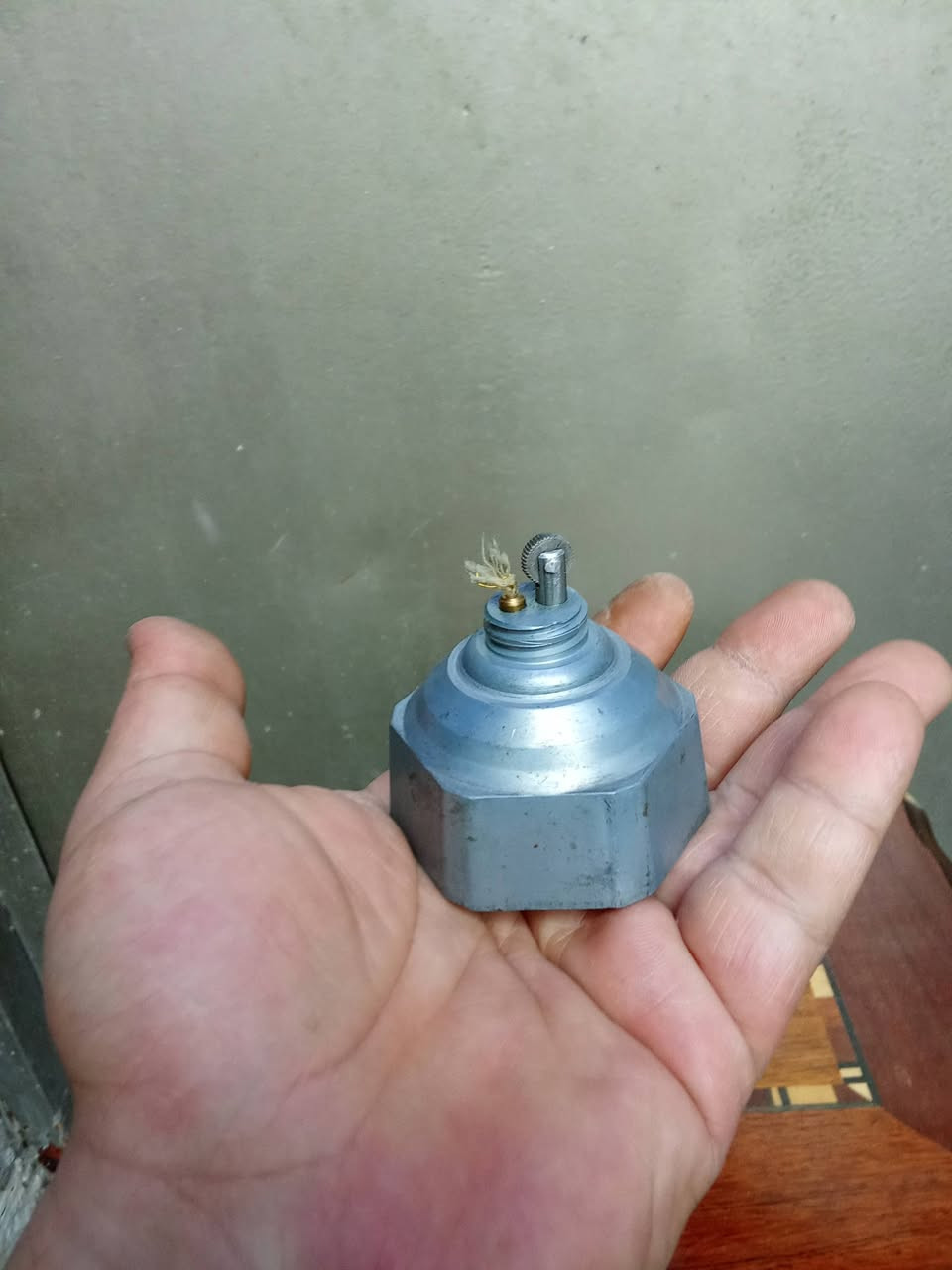 جداحات زناد قديم القطتعين يعملن يحتاجن بانزين خاص بجداحات فقط 
وحدة صناعة أمريكي مختوم بغداد ***********
