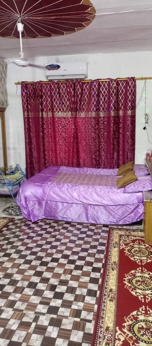 بيت مساحه 190 يحتوي لبيت غرفتين وصاله ومطبخ وستغبال وصحيات وساحه كبيره+قطعه مساحت لقطعه 207البيع  زراعي خدمات كامله ماي ومجاري وكهرباء وشوارع تبليط استفسارسعر خاص العنوان لمدثره قرب صيطره جهه المشتل ***********
