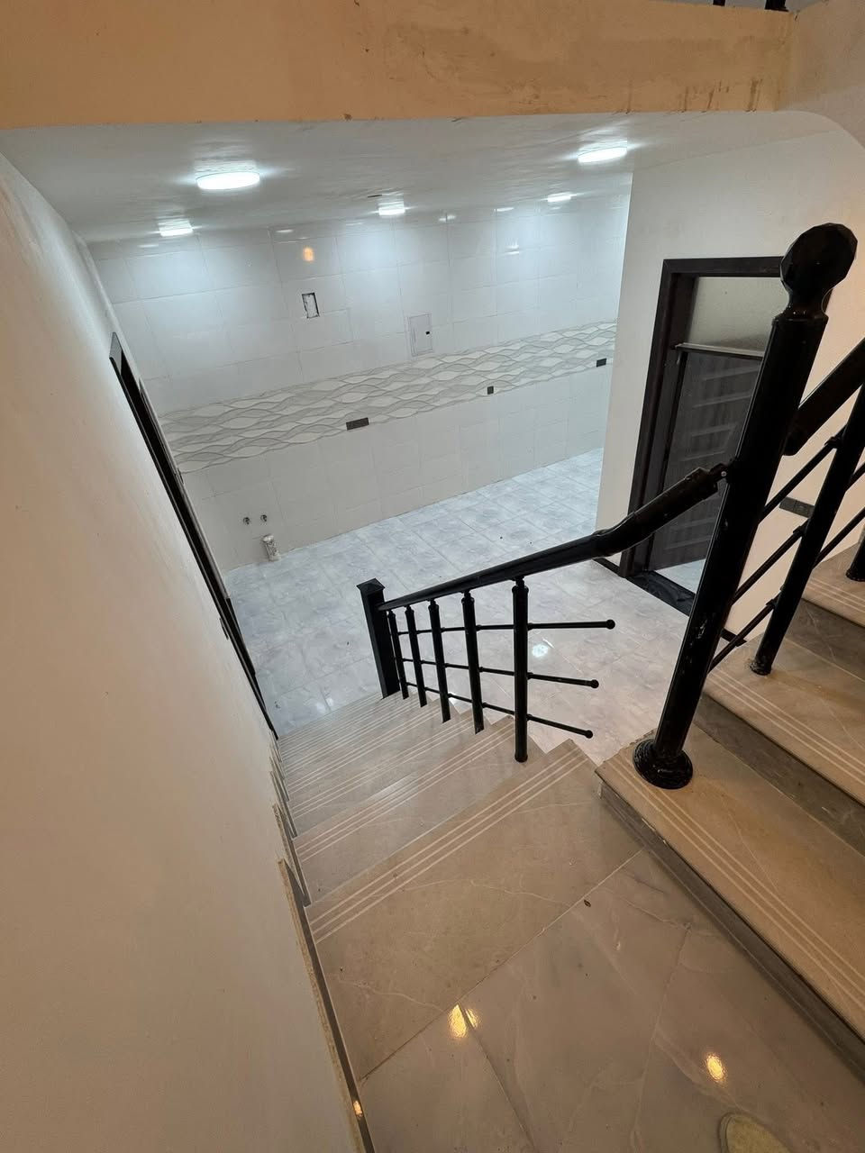 دار للإيجار ١٠٠ متر
في مجمع العدل الاول طابقين 

يحتوي على ثلاث غرف نوم و حمامات عدد ٣

ومطبخ واستقبال وصاله 

للاستفسار ***********
