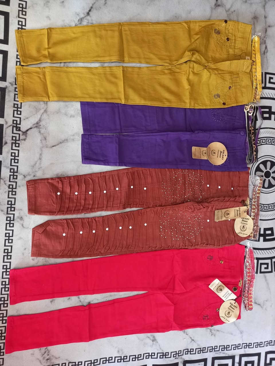 عرض خاص 
تفليش الاسعار فساتين وقمصان نسائية وبنطلونات قماش كوباي وجلد وكتان مطاط وبكافة الالوان والأحجام سعر القطعة ٥٠٠٠ الاف  دينار فقط زورونا ستجدون مايسركم قضاء بلد شارع الأمير مقابل بيت وعيادة الدكتور الجراح قاسم حاتم القيسي ويتوفر توصيل قضاء بلد وكافة المحافظات للتواصل الاتصال واتساب 
***********
تابعوا التعليقات 🤔
