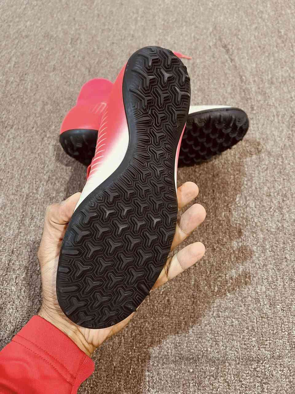 تحفه قطعه وحده فقط
تحفه شرط 
ميوركال الاصدار القديم 
اصلي باله 
قياس42 
نضافه1/1 
اولئ اسم مستخدم شرط 
السعر خاص 
توصيل موجود 
واتساب متوفر 
***********
