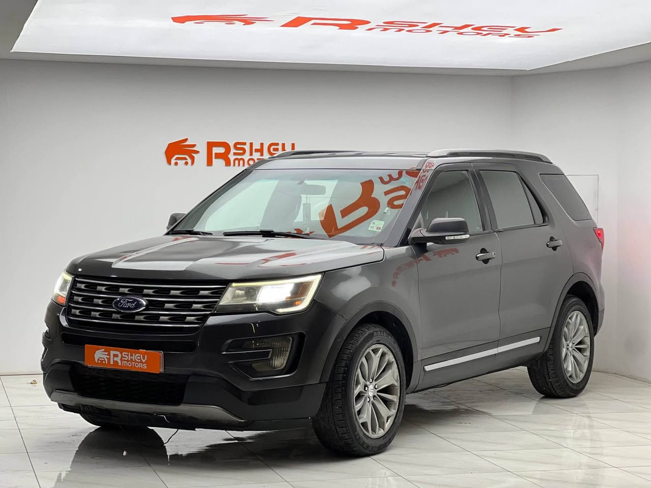 Ford Explorer2016
فورد اكسبلور ٢٠١٦
مواصفات XLT

مكينة ٦سلندر حجم ٣.٥لتر 
ماشية 157,000 ميل و بحالة جداً ممتازة 

ضرر السيارة ثلاث قطع امامية بدون دواخل و ايرباك ستيرن سستم شركة
السيارة كلش حلوة و نظيفة

السيارة رقم اربيل الدولي سنوية جديدة و ب أسمنا و اكيد شرط التحويل 
مكفولة من كير و محرك و كهربائيات

و ب سعر(135$) ورقة و بيها مجال

مكان السيارة

دهوك -معرض ارشف R-Shev
رقم51 من معارض التيرمينال 

***********
*********** دهوك, العراق
