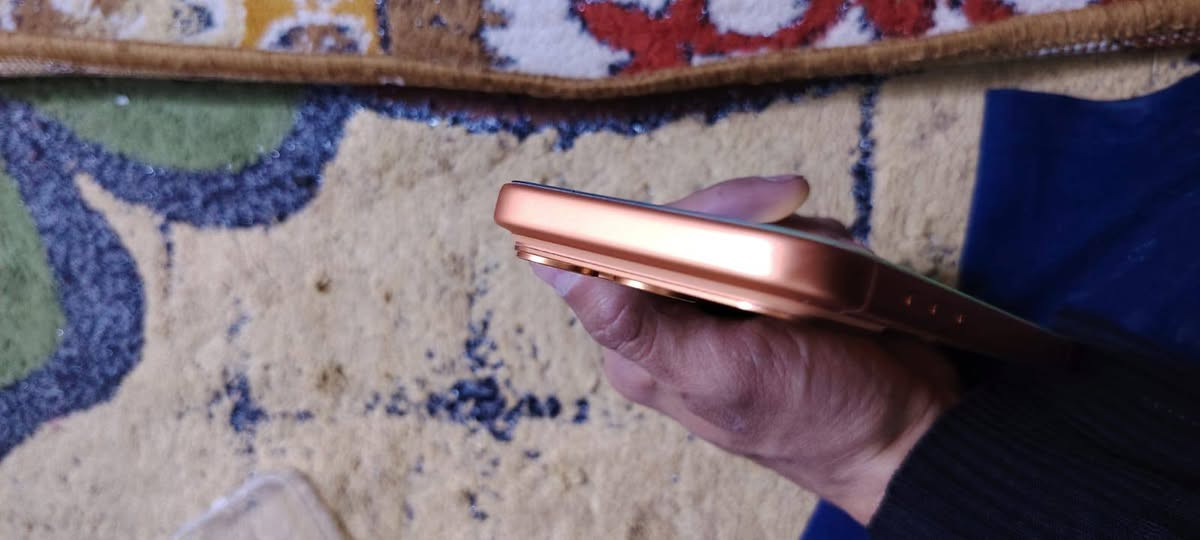 مبايل ايفون 17 برو ماكس دورات الشحن 27 استعمال 10 ايام كفاله عامه اي شخط مابي معا ضمان ماستر  مكان النجف الاشرف السعر مليونين 200  بي مجال قليل ///  رقم الهاتف ***********
