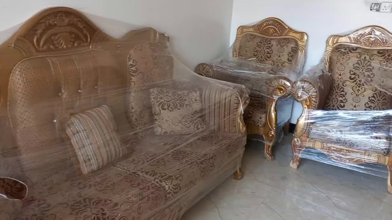 طخم زان مصري ملكي للبيع بسعر مناسب 
سبب البيع مكان صغير الاستقبال
٣ قطع صغار
٢ كبار 
يعني بي نقص قطعه سعر  استفسار اتصل 
***********
