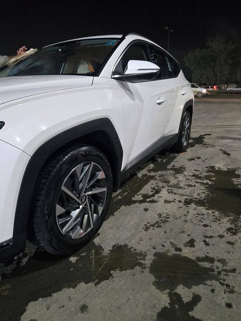 سلام عليكم 
توسان2023 ماشيه١٧الف 
رقم بغداد باسمي +هزه جديده 
فول مواصفات ماعدا مكفوله كفاله عامه 
عنوان سياره بغداد السعر ٢٢٠وبيها مجال رقم الهاتف ***********اتصال فقط
