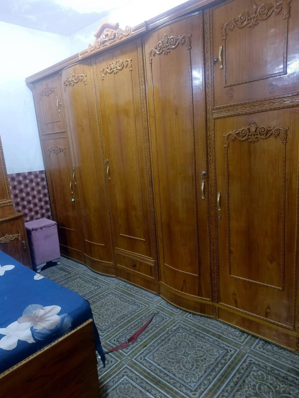 المحموديه حي الجزائر
غرفة مستعملة للبيع  السعر مليون بيهة مجال***********
