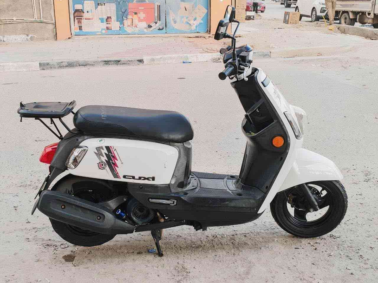 السلام عليكم 
دراجه بوليسي 2012
مكينه مكفوله دراجه جديده 
سعرها مليون وميه 1100 وبيهه مجال بسيط 
مكاني كربلاء طويريج
للاستفسار *********** كربلاء, العراق
