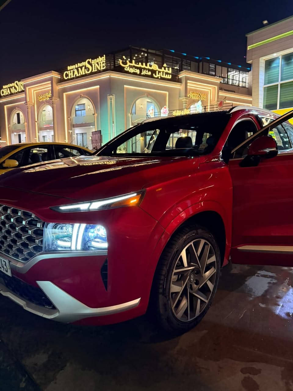 السيارة وارد امريكي. صور لحادث مرفقه 

 • المحرك: 4 سلندر 2.5 لتر توربو

 • ناقل الحركة: أوتوماتيك 8 سرعات (DCT)

 • الدفع: رباعي AWD

 • وضعيات قيادة: Comfort – Sport – Eco – Smart + أوضاع للطرق الوعرة (ثلج / طين / رمل)

🛡️ أنظمة الأمان (Hyundai SmartSense)

 • مثبت سرعة ذكي مع التوقف والانطلاق

 • نظام المحافظة على المسار

 • تحذير النقطة العمياء مع تدخل تلقائي

 • تحذير الاصطدام الأمامي والخلفي

 • مساعد القيادة على الطرق السريعة

 • كاميرات 360 درجة

 • حساسات أمامية وخلفية

 • 6 أو 8 وسائد هوائية (حسب السوق)

الفخامة والتجهيزات الداخلية

 • مقاعد جلد نابا

 • مقاعد أمامية كهربائية مع تبريد وتسخين

 • مقاعد خلفية تسخين

 • ذاكرة مقعد السائق

 • شاشة عدادات رقمية 12.3 إنج

 • شاشة وسطية 10.25 إنج

 • نظام صوتي Harman Kardon

 • شحن لاسلكي

 • دخول وتشغيل ذكي 

 • إضاءة داخلية محيطية

 • تحكم بالمناخ ثلاثي المناطق

 • باب خلفي كهربائي ذكي

 • فتح وتشغيل عن بُعد

 • مصابيح LED أمامية وخلفية

 • فتحة سقف بانورامية

 • مرايا كهربائية مع تسخين 

 

رقم بغداد جديد

مكان سياره. الكرادة

سعر   …….   ٢٢٠. وبيه مجال.  

 الشراي يتصل.
***********
