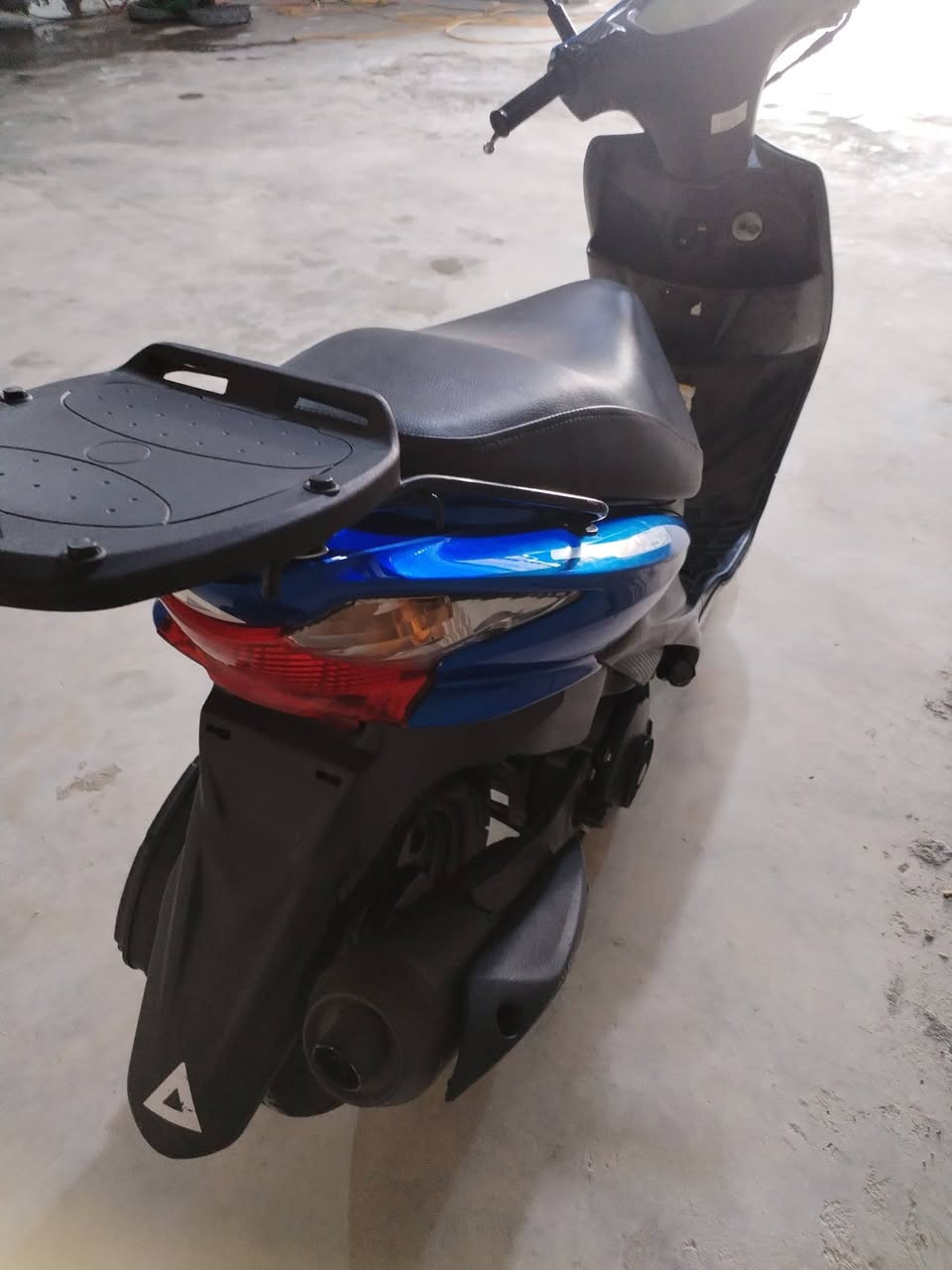 سلام عليكم شباب
. دراجه ادرس حديث ياباني للبيع خير من الله شلعه معدل فول كهربائيات شغاله حساسات شغاله نقصه بس دشبول فقط والباقي مكفول الكفرات مكفولات للاستفسار الاتصال على الرقم *********** او خاص موجود
