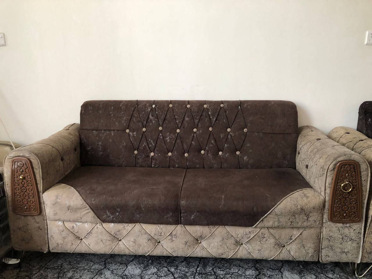 السلام عليكم تخم اثاث للبيع نظيف بيه لحوظات مكان بغداد كماليه الاتصال على الرقم *********** متواجد على فيس
