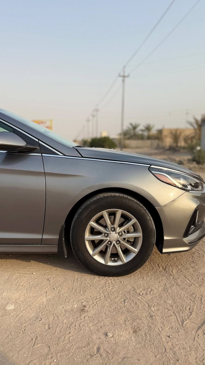 السلام عليكم سوناتا مديل 2018 وارد  امريكي حادث موضح بصوره سياره بيه بنيد وجاملغ فقط صبغ تجميل بدون معجون  وبيه بارد بجاملغ رقم بغداد بسمي  سعر ١٣٥ وبيه مجال /*********** /*********** / بصره
