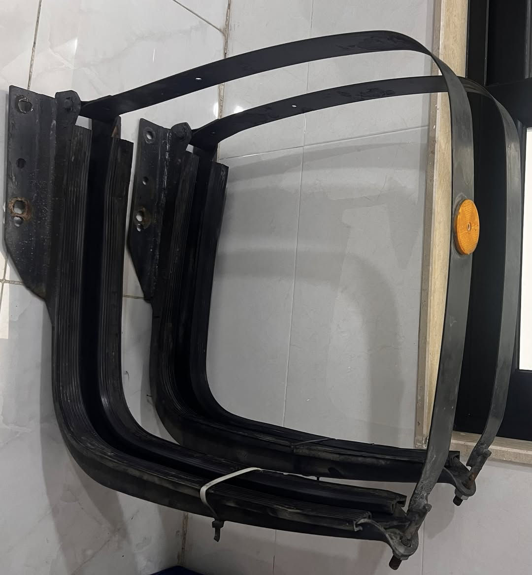 للبيع  تانكي فافون كامل مع قواعد مع طواف مالو 500 لتر 400 لتر
***********
