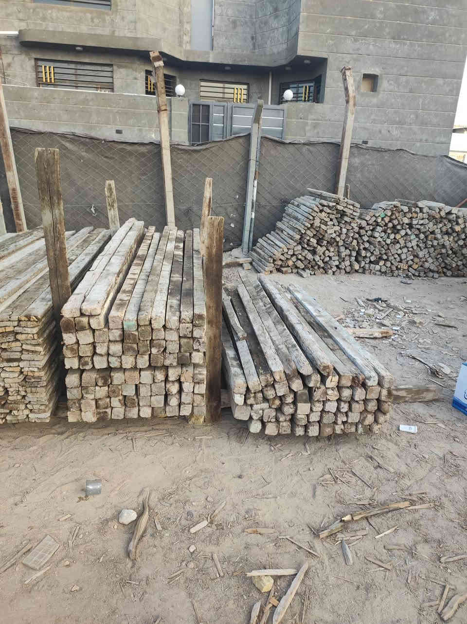 السلام عليكم قالب خشب للبيع روسي تارس نظيف حيل العدد ١٨ مكعب العنوان بابل المركز رقم  ***********
