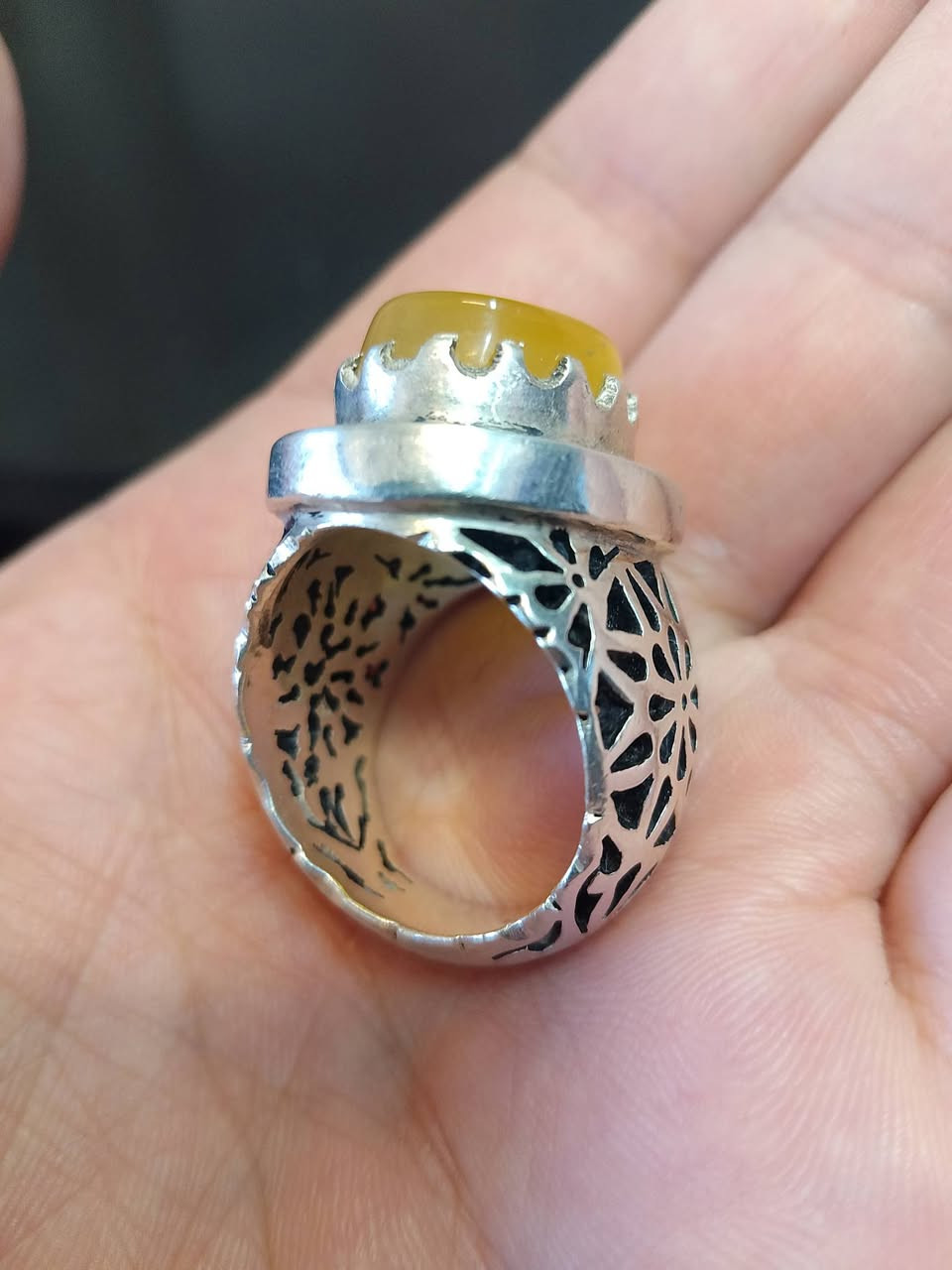 وزن خاتم 28 غرام سعر الغرام 3500 مكانه نجف صياغه حديثه وثقيله ***********
