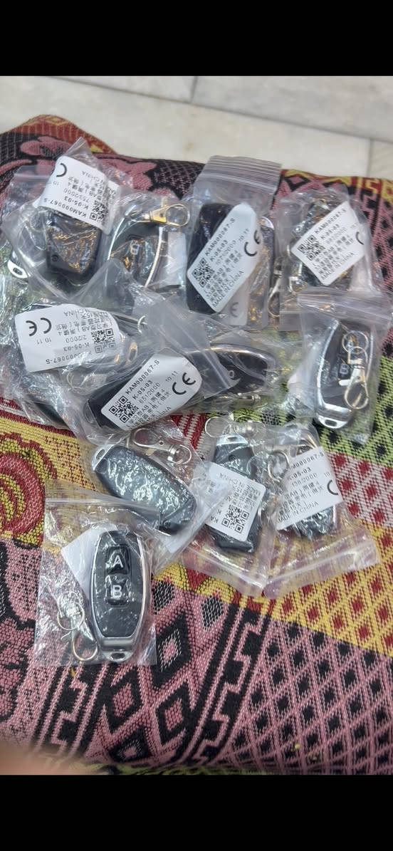تشكيلة مفاتيح وبصمات وكفرات وبصمات كراج وسويچات العدد 286 راسلني ادزلك فيدواتهن وتفاصيل كاملة والسعر جداً مناسب للتواصل ***********
