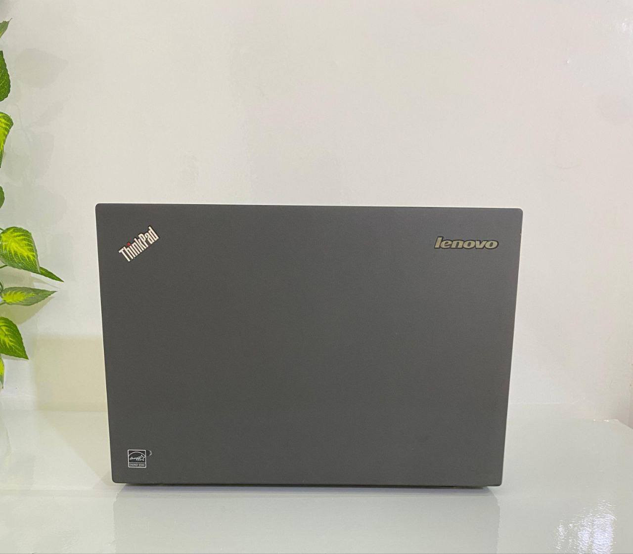 لابتوب Lenovo ThinkPad T450
✨ أداء قوي للمكتب، الجامعة، التصفح، والمونتاج الخفيف ✨
🔹 المواصفات:
• المعالج: Intel Core i5-5th Gen فئة U — أداء موثوق وسلس ✨
• الذاكرة: 8 GB DDR3 — تعدد مهام ممتاز 📊
• التخزين: 256 GB SSD — تشغيل أسرع وتحميل فائق 🚀
• شاشة 14 إنش — حجم مثالي للعمل والترفيه 💻
• بطاقة رسوميات Intel مدمجة 4 GB — مناسبة للبرامج الخفيفة 🎨
• كيبورد عربي-إنكليزي بإضاءة ليلية — راحة أثناء العمل في الظلام 💡
🎁 الهدايا:
🧳 حقيبة + 🔌 شاحن + 🖱️ ماوس + 🖱️ باد
📦 تغليف احترافي
🛠️ الضمانات والخدمات:
✔ فحص كامل قبل الإرسال
✔ فحص كامل قبل الاستلام والدفع
✔ ضمان 7 أيام استبدال في حال وجود خلل مصنعي
✔ جاهز للاستخدام مباشرة
📍 الموقع: بغداد الأمين الثانية
🚚 التوصيل متوفر إلى أي مكان / جميع المحافظات
📱 للحجز واتساب: ***********
💰 السعر: 185,000 دينار عراقي
✨ خيار ممتاز للعمل والدراسة والاستخدام اليومي بكل سلاسة! ✨
