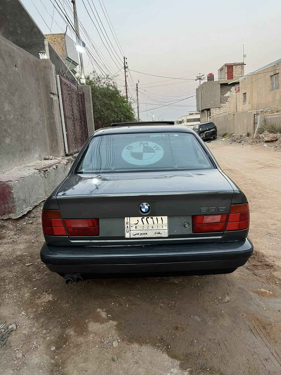 السلام عليكم اخوتي للبيع فقط لا مراوس ولا اقساط بيئم حجم 535 اصل بليته وسنويه كير عادي رقم بغداد سنويه لل 2027 مشروع وطني مداور مباشر 
السياره فتحه طكتين شغاله جام كهرباء بجم كصيف سستم سماعات ودمام بلصندوك السياره تعمير كامل جديد بديها موس دكه جاكوج ما بيها عدله وحلوه وجاهزه ما ناقصه برغي كير ومحرك جدد بلضمان والشرط شلعه ومعدل ونعومه حداديه من الطول للطول بلكارتون داخلها جلد مشمشي نضيف وحلو كهرباىيات كلها وضع شركه من لايتات وبكلابتات ودشبول كله شغال ادامه لمنضومه الماء وادامه لمنضومه البريك كامله تخم تاير ياباني وباتري جديد السياره جاهزه مجهزه والحمد لله بوجها للشارع ما عايزه شي تراي مفتوح وين ما يعجبك مكاني بابل حي العسكري اخوان معروضه ب48 وبيها مجال للشراي شوفها تفيدك اني بخدمتك ما تفيدك تحصل اغاتها انشالله ارفع المنشور بكلمه طيبه مثل وجهك *********** الرقم بي واتساب واعتذر ع اطاله 🖤
