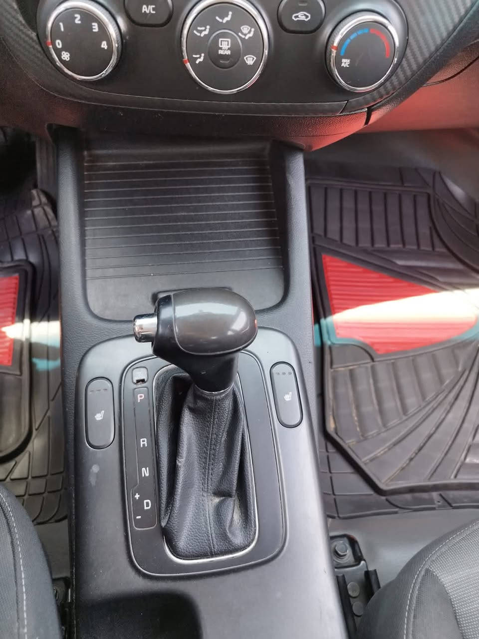 كيا فورتي موديل 2015 محرك 2000 مكينة GDI الحادث موضح بنيد مصبوغ الايرباك ما طاك تدفئة كشنات وتبريد قطعتين تحكم ستيرن سنوية بأسمي بغداد المكان بسماية السعر 100 وبيه مجال بسيط الاتصال ***********
