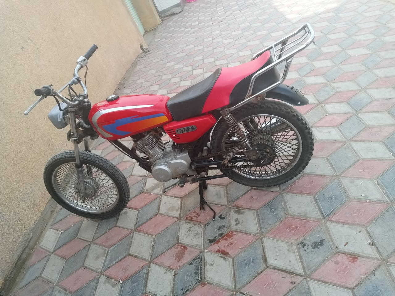 سلام عليكم للبيع دراجه نامة برو 2017 مكينه لا تنقيص ولا تبخير ولا نضوح سعر 250وبيها مجال العنوان صويرة طريق لمطار ***********
