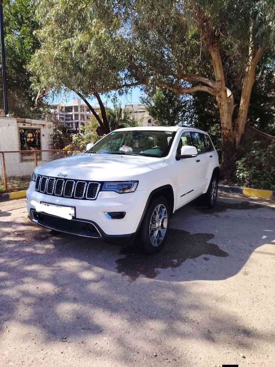 🚗 للبيع: جيب شيروكي لمتد 2021 🚗
📝 تفاصيل السيارة:
 السياره : كفاله عامه من كلشي 

الموديل: 2021.

الفئة: لمتد (Limited) - أعلى المواصفات.

المسافة المقطوعة: 27 ألف كيلومتر فقط (تعتبر شبه جديدة)

الرقم: بغداد (بإسمي الشخصي - تحويل مباشر).

✨ أبرز المواصفات:
محرك قوي واقتصادي بنفس الوقت.
بصمة تشغيل وبصمة أبواب.
كراسي جلد كهرباء (تدفئة وتبريد).
شاشة لمس كبيرة تدعم Apple CarPlay و Android Auto.
نظام دفع رباعي 4x4 مع وضعيات قيادة متعددة.
صندوق خلفي كهربائي.
رادارات جانبية ونظام تنبيه الخروج عن المسار.
كاميرا خلفية عالية الدقة مع حساسات.
والكثير من المواصفات الاخرى

🔍 حالة السيارة:

السيارة بحالة ممتازة جداً (نقص برغي ما بيها)، جاهزة من كل النواحي، وباسم صاحب لرقم لضمان سهولة التحويل  

📞 للتواصل والاستفسار: [***********]
