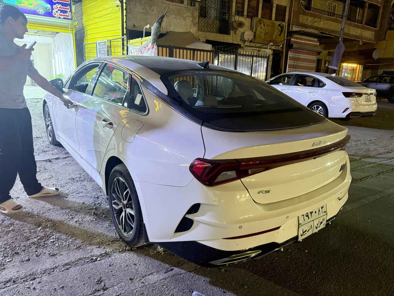 السلام عليكم
كيا K5  
موديل ٢٢
خليجي
ماشية 99 الف 
فول مواصفات 
سقف بانوراما على طولها
 بصمة + تشغيل عن بعد 
كشنات جلد تدفئه 
السيارة بيها ملاحظة 
طخة بالصندوك وطخة بالبنيد وسونارها موجود

مكان السيارة بغداد حي العامل 
للتواصل 
+964 781 782 3532
واتساب كذلك


**إذا كنت صاحب هذا الإعلان وتريد حذفه لأي سبب، رجاءا أرسل رسالة إلى الدعم الفني**