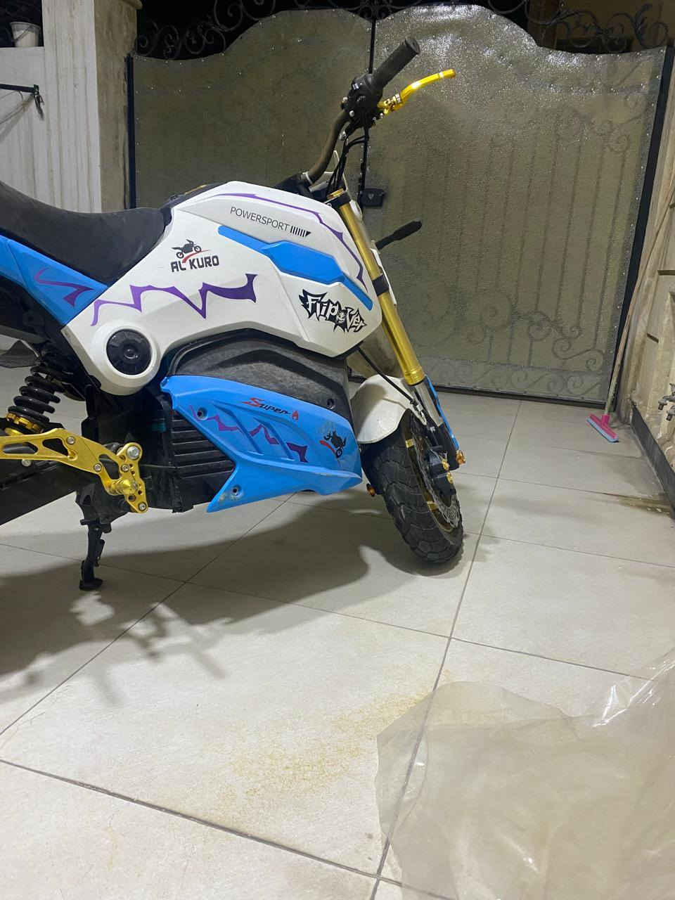 السلام عليكم
دراجه شحن للبيع نظافة 100% 
شرط اذا بيها اي عيب لاتاخذها مستعملة 
20 يوم فقط لا اكثر كلشي بيها جديد شرط 
السعر مليون و100 للاستفسار 
***********
كركوك حي الواسطي .
